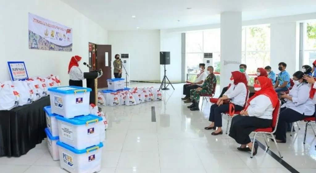 Tenaga Kesehatan, Pengemudi Ambulans, dan Penggali Makam Covid-19, Diberi Bansos