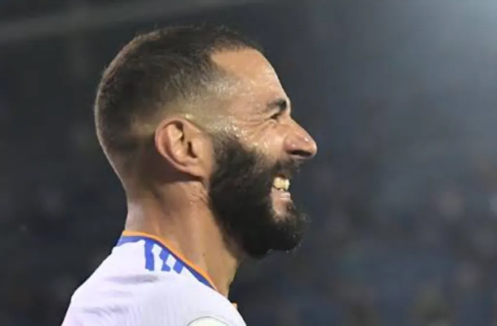 Benzema Bertahan di Madrid hingga 2023