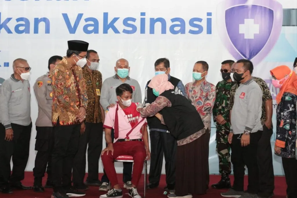 Gus Muhdlor Tinjau Vaksinasi Seribu Pelajar