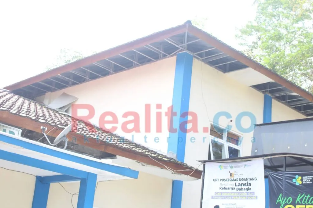Dibangun 2018, Plafon Gedung Rawat Inap Puskesmas Ngantang Saat Ini Sudah Ambrol