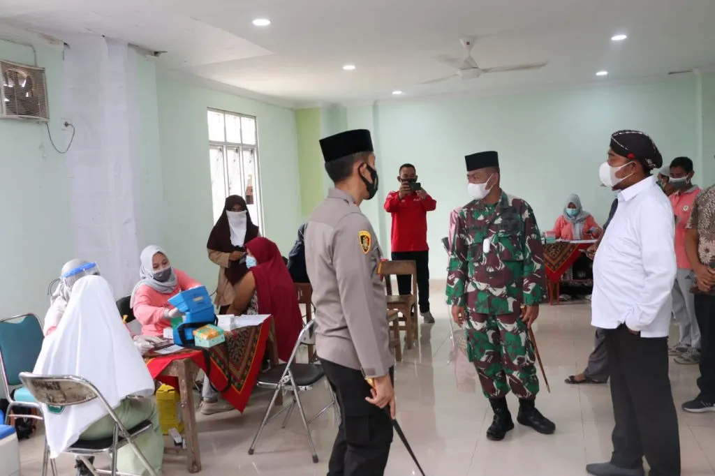 Bupati Sumenep Tinjau Pelaksanaan Vaksinasi di Pondok Pesantren