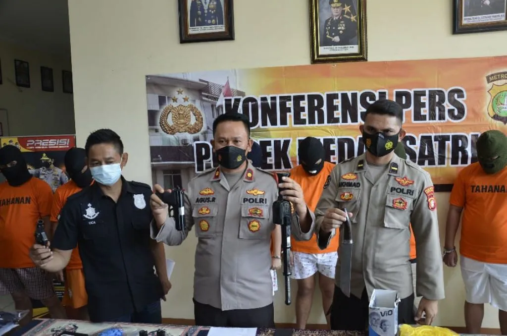 Tak Mau Ditagih Utang Rp 900 Juta, Pria Ini Lakukan Pengeroyokan sambil Bawa Golok