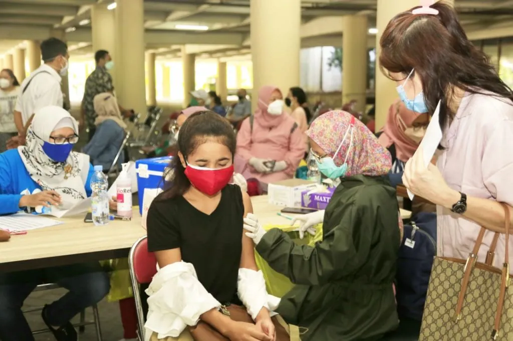 Polri Bersinergi bersama SEMMI Gelar Vaksinasi Merdeka Serentak di Surabaya