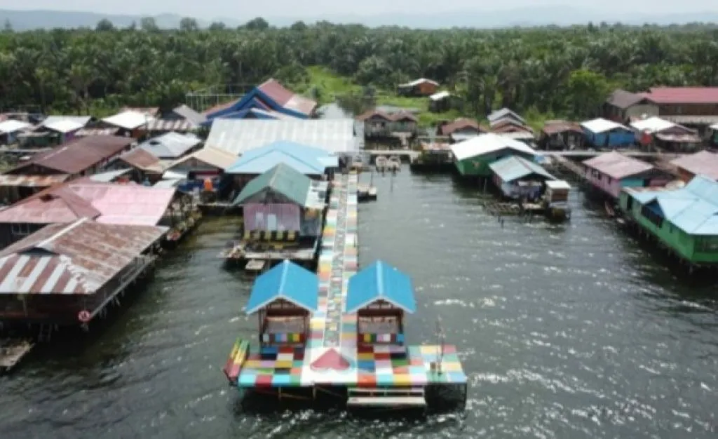Program Bedah Rumah Dukung Pengembangan Kampung Wisata Danau Sentani Papua