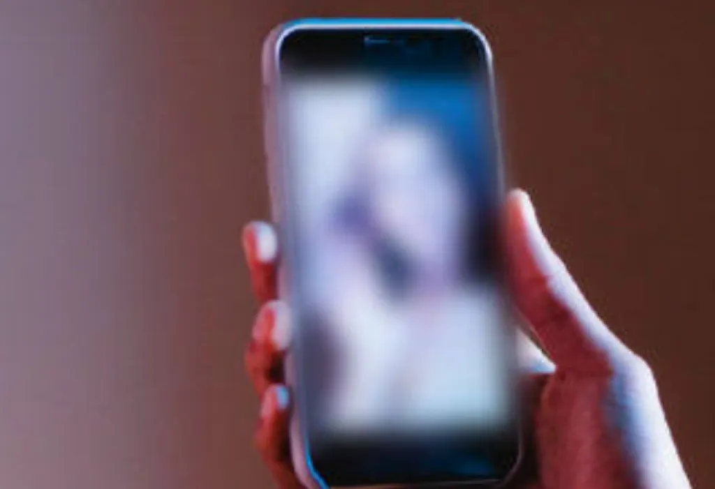 Perempuan Ini Dianiaya Suami Gegara Bercinta dengan Lelaki Lain sambil Video Call