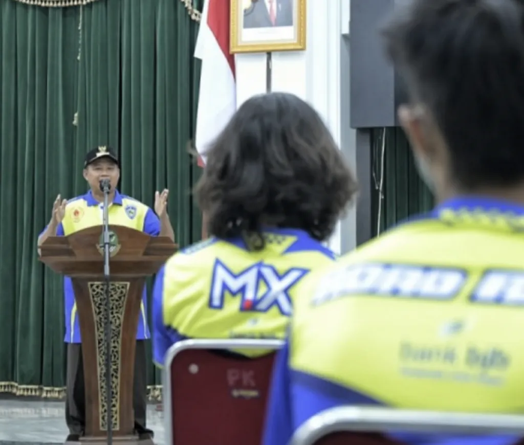 Uu Ruzhanul Memotivasi Kontingen Jabar Cabor Balap Motor