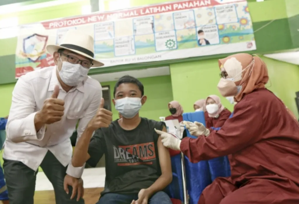 Ridwan Kamil Tinjau Gebyar Vaksinasi Massal Balongan