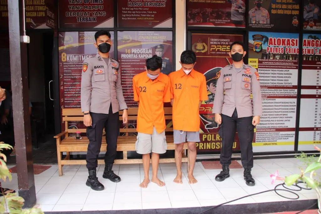 Kelabuhi Polisi, Paket Berisi Ganja Ditulis Jam Tangan