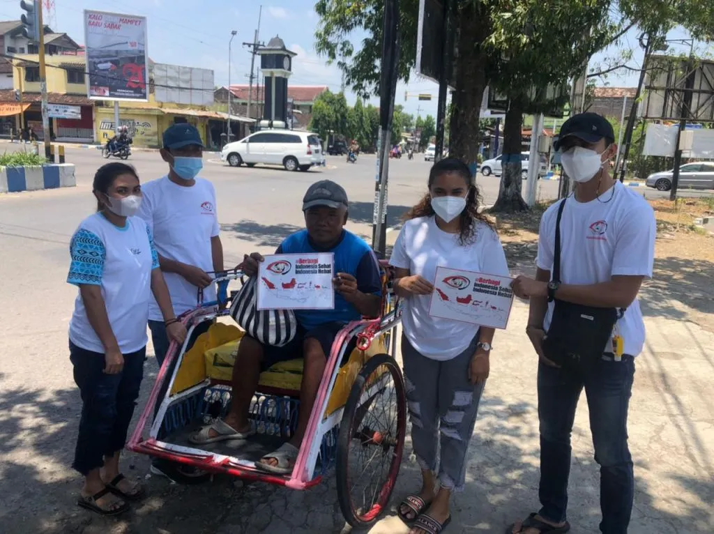 Peduli Dampak Covid, Bagi Puluhan Sembako Gratis