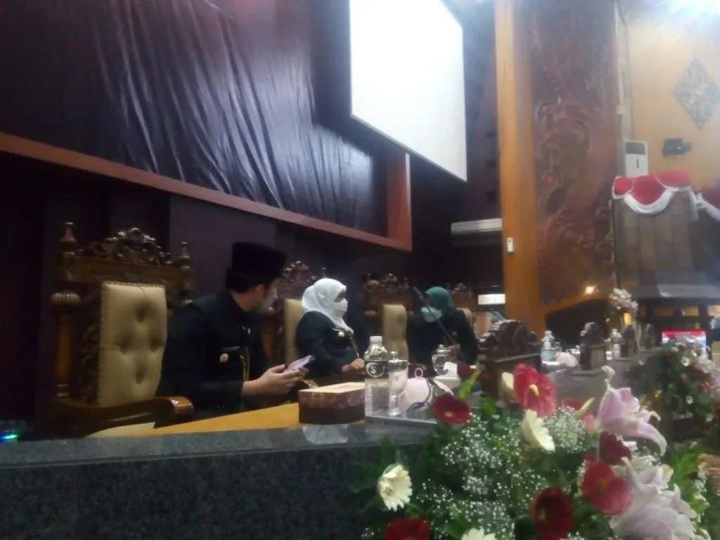Peringati HUT Jatim Ke-76,Gubenur Jatim Pimpin Rapat Paripurna