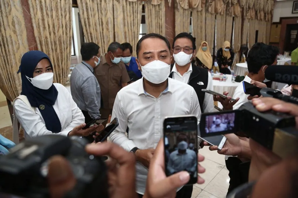 Terima CSR Rp 315 Juta dari Bank Jatim, Wali Kota Eri Ingatkan Siswa MBR Giat Belajar