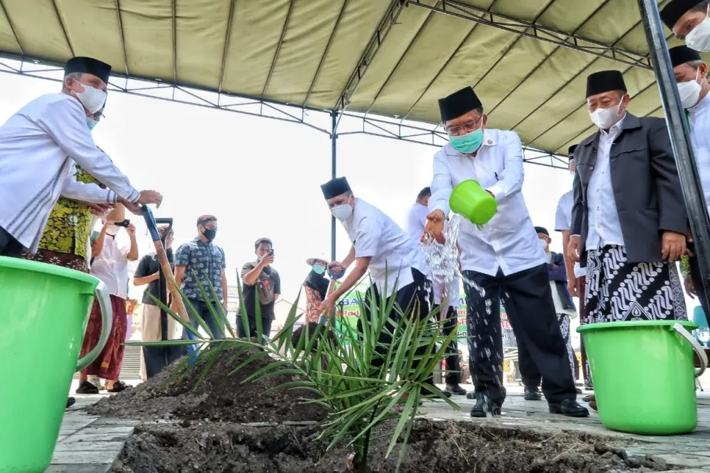 Jusuf Kalla Dukung Penanaman Pohon Kurma di MAJT