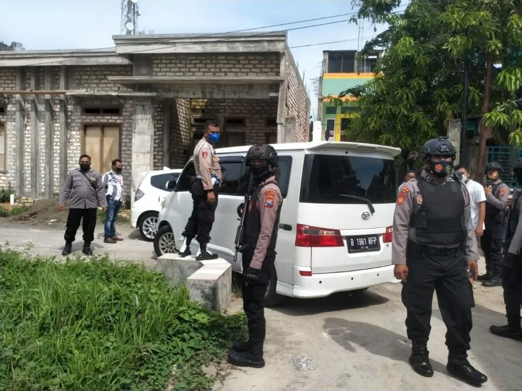 Densus 88 Geledah Rumah di Sumenep, Amankan Barang Bukti Satu Kardus