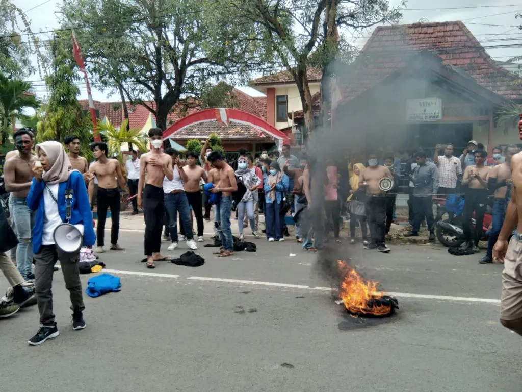 Mahasiswa Sebut Fauzi-Eva Gagal Memimpin Sumenep