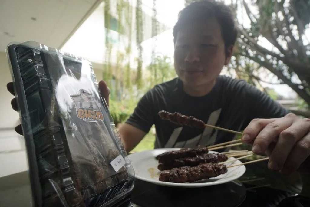 Enaknya Sate Madame Chenchun Menggugah Selera