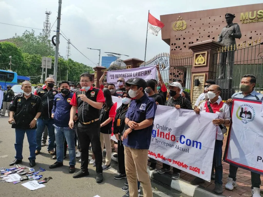 Rekan Diproses Hukum Akibat LP Keluarga Bos Kapal Api, Ratusan Jurnalis Unjuk Rasa