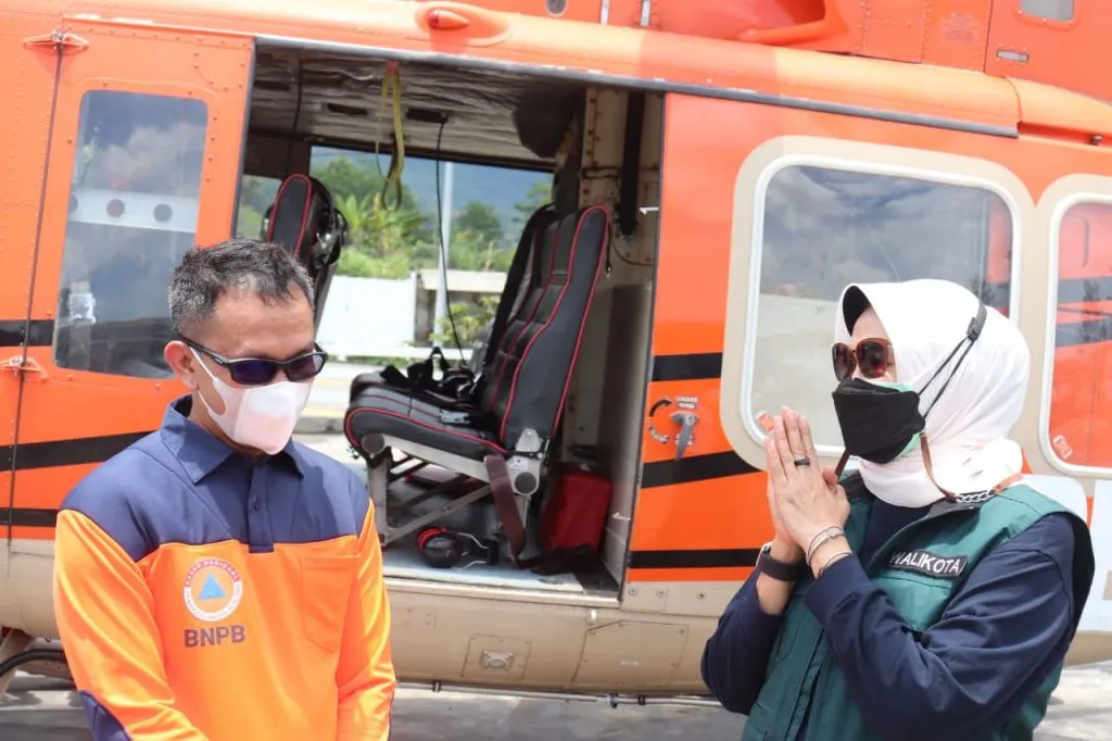 Naik Helikopter BNPB, Wali Kota Batu Pantau Jalur Bencana dari Udara