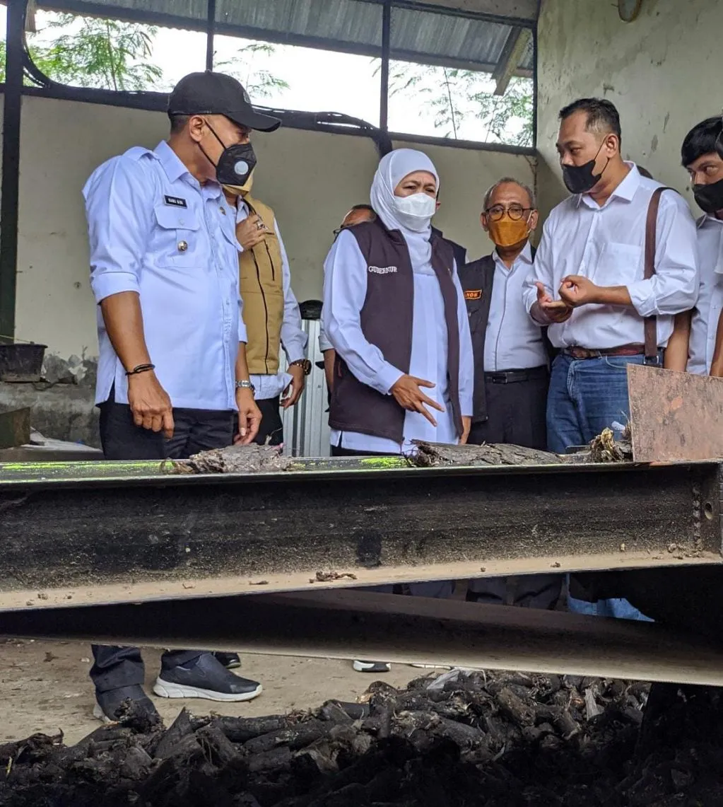 Atasi Sampah dengan Briket, Khofifah Minta Bupati/Walkot Beguru ke Ponorogo