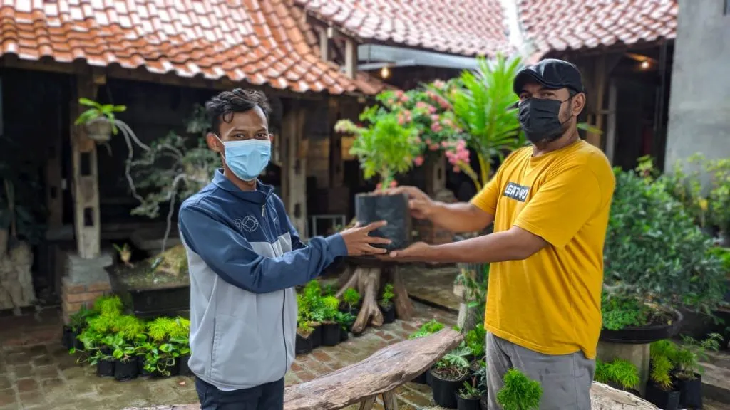 Kafe di Ponorogo Ini Hadiahi Tanaman untuk Satu Gelas Kopi