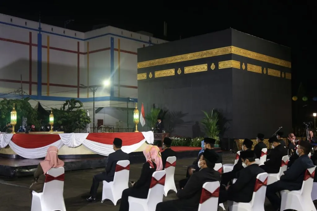 Proses pelantikan Sekda Kota Madiun definitif dilakukan di depan musala Ka'bah