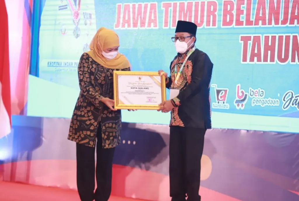 Sutiaji Hadiri Pemberian Penghargaan Peringkat Pertama Transaksi Terbanyak Jatim Bejo