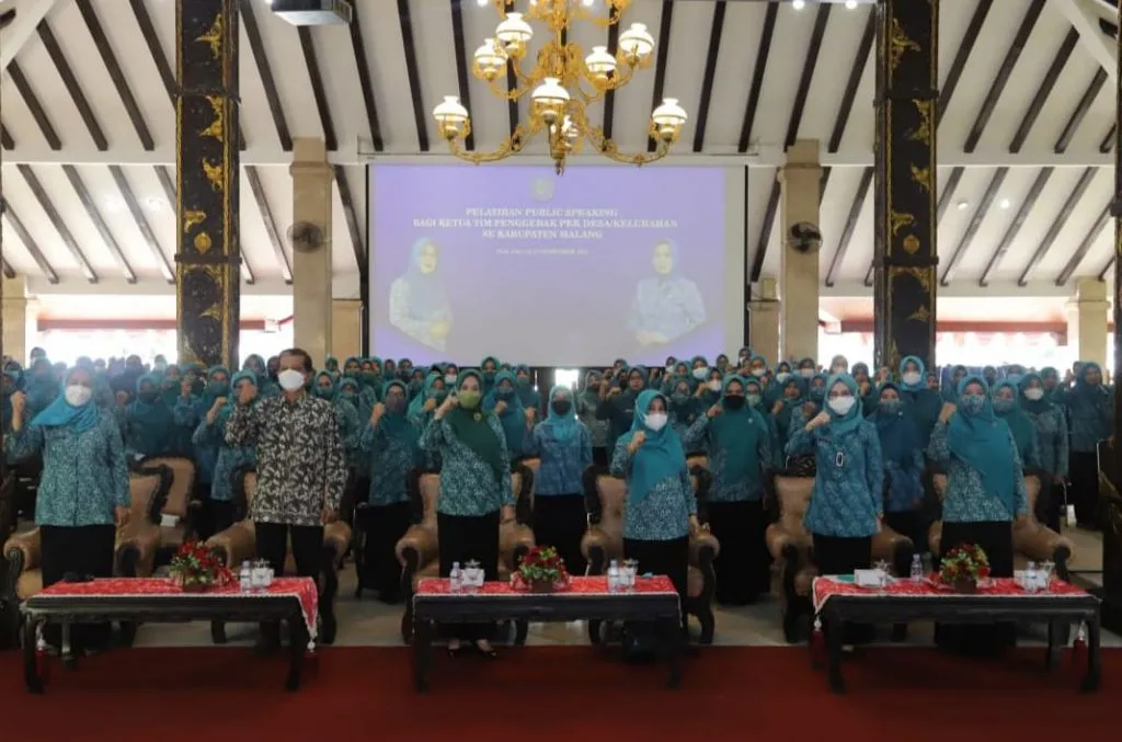 Ketua TP PKK Kabupaten Malang Buka Acara Pelatihan Public Speaking