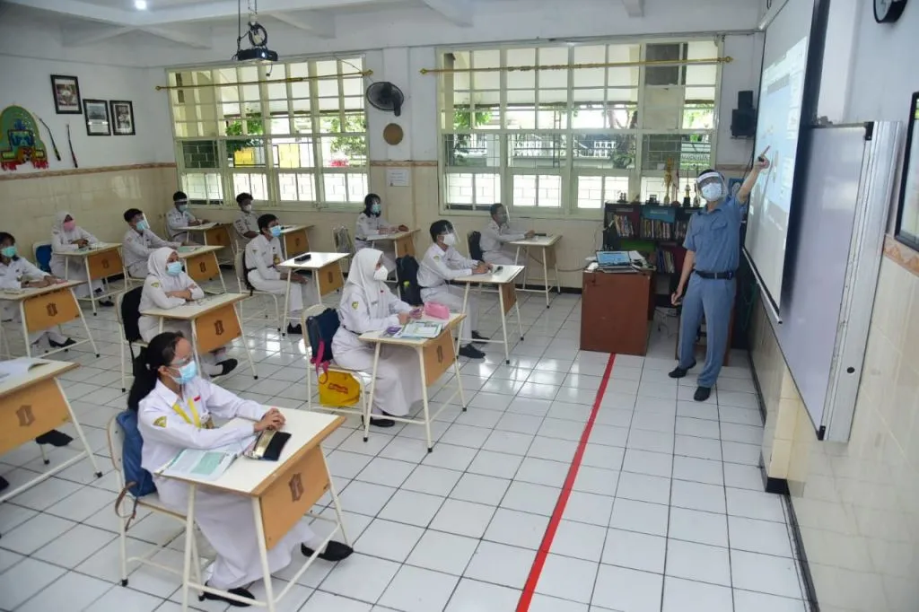 Wali Kota Eri Minta Semua Sekolah di Surabaya Gelar PTM dengan Prokes Ketat