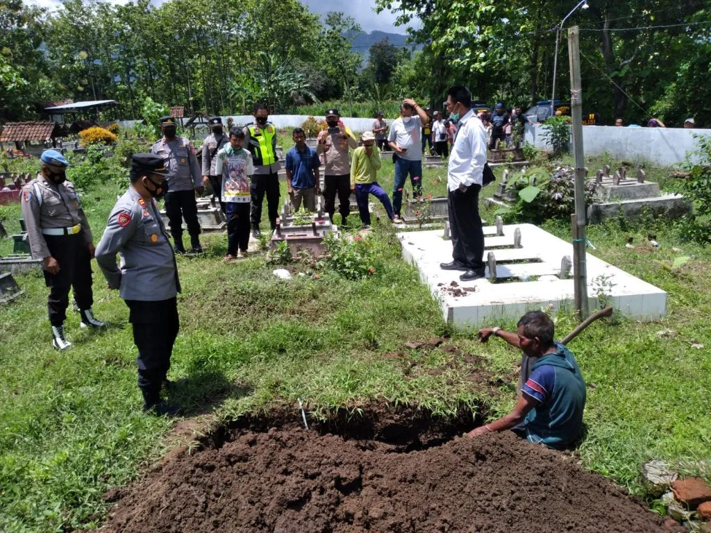 Kesepian, Pria di Ponorogo Ini Nekat Gali Makam Istri