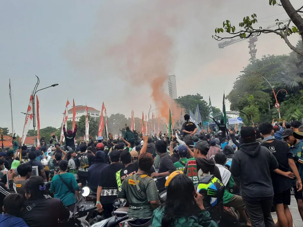 Ribuan Bonek Demo di Grahadi, Ini Tuntutannya