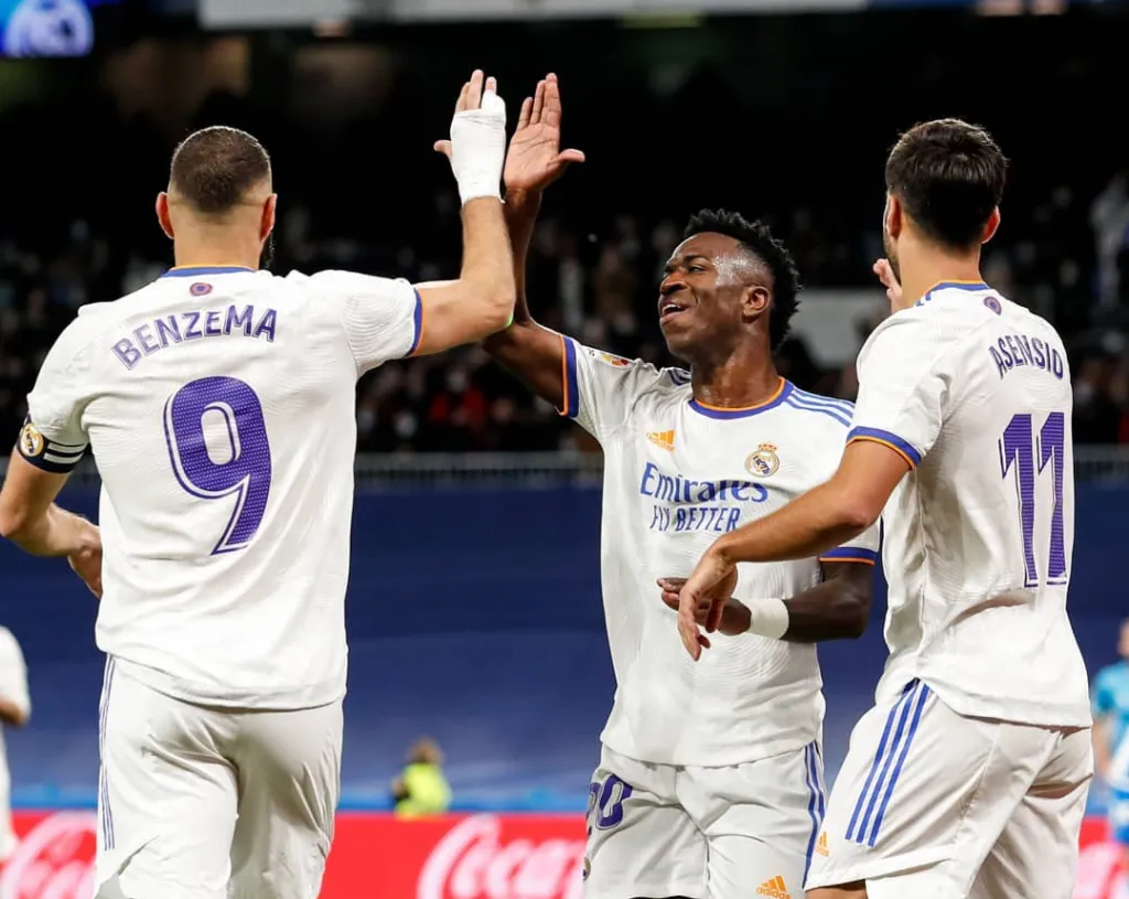 Benzema cs Kokoh di Puncak