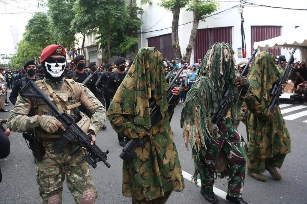 Pameran Alutsista TNI Ikut Ramaikan Tunjungan Romansa