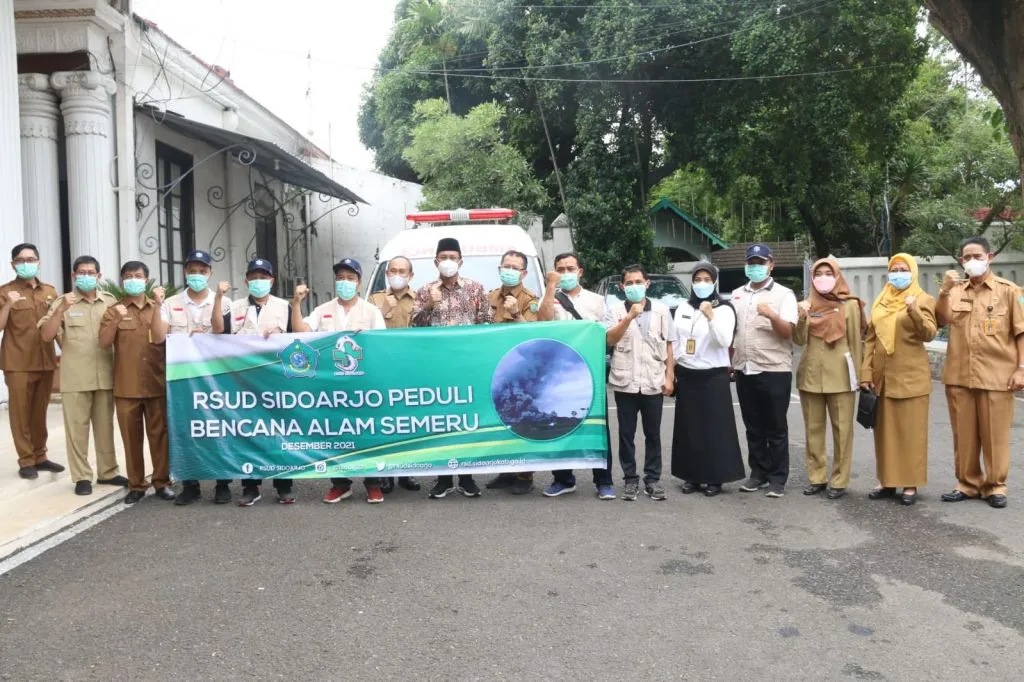 Bupati Sidoarjo Kirim Tenaga Medis, Obat, dan Makanan untuk Warga Terdampak Semeru