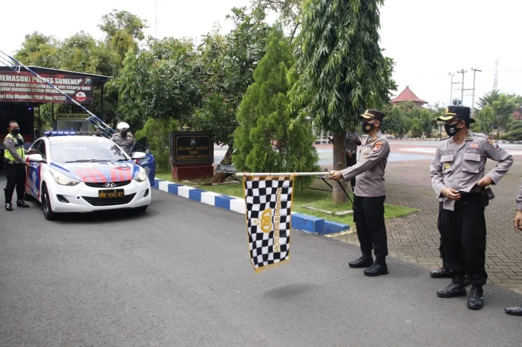 Polres Sumenep Salurkan Bantuan Sembako untuk Korban Erupsi Gunung Semeru