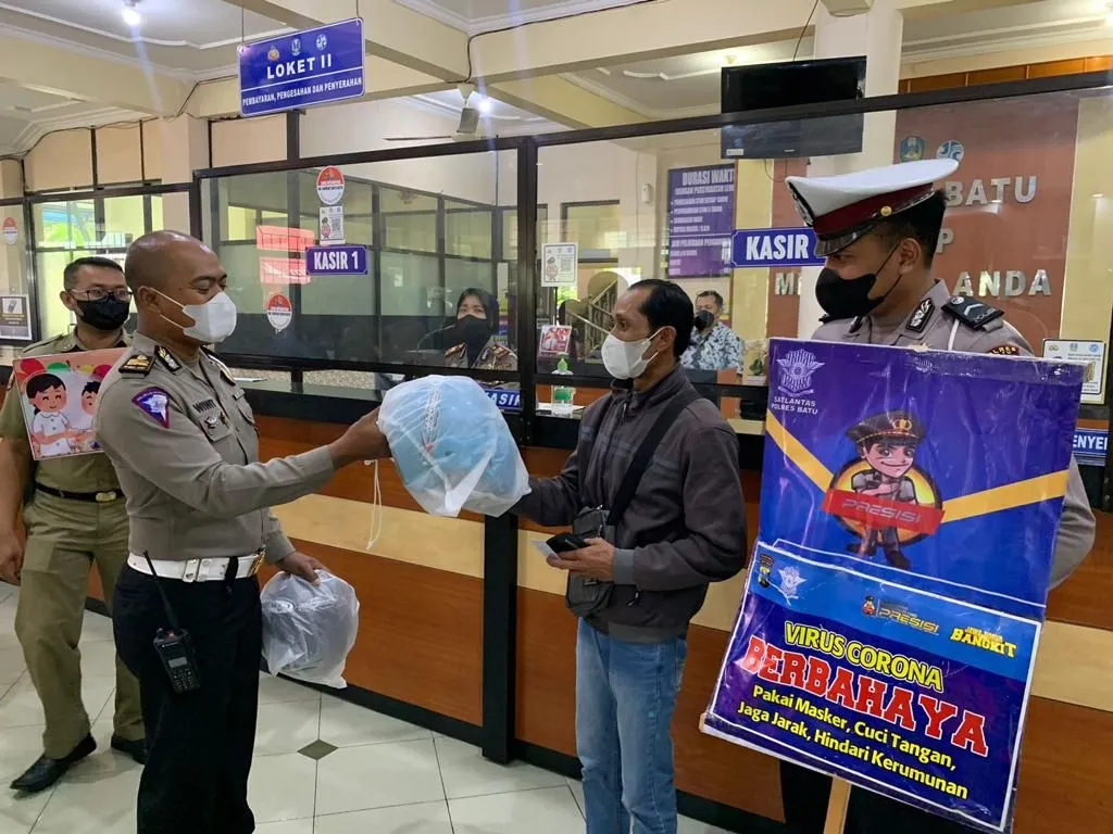 Masuki Batas Akhir Pemutihan bagi Para Wajib Pajak, Satlantas Polres Batu Bagi Doorprize