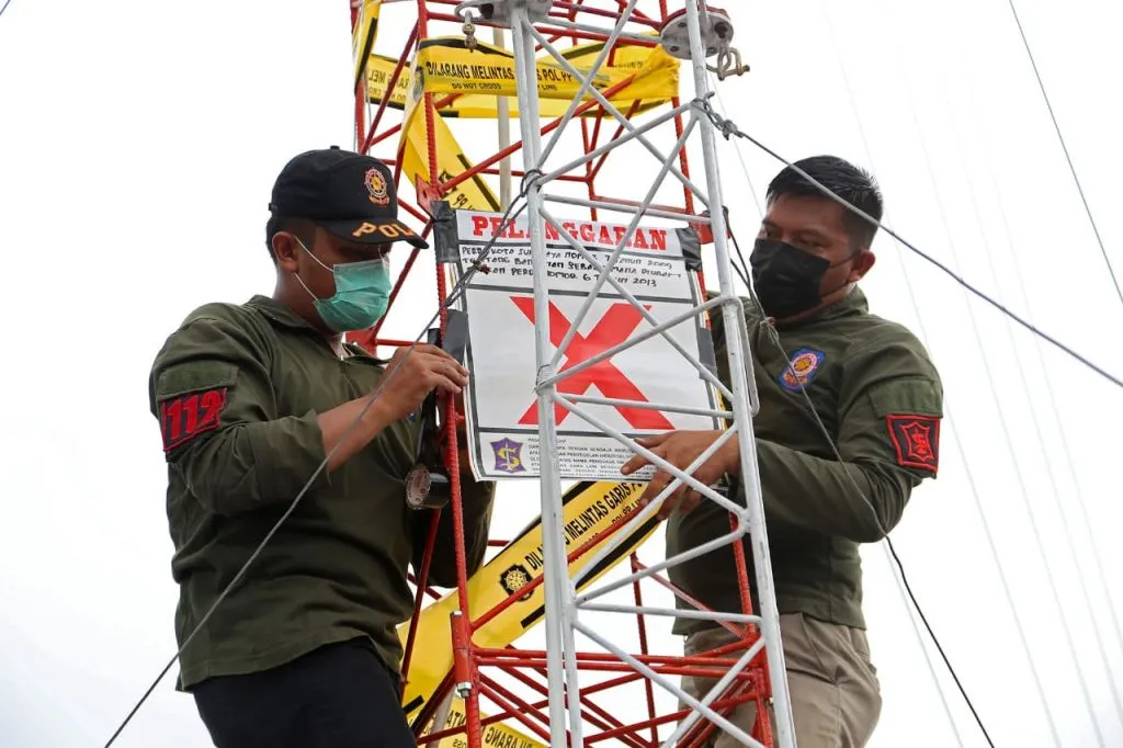 Tak Ber-IMB, Pemkot Surabaya Segel 5 Menara Telekomunikasi