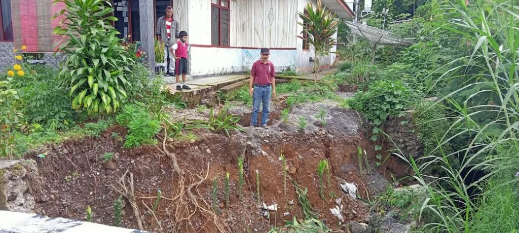 TPT Kali Wae Gogol Kelurahan Pau Kabupaten Manggarai NTT Ambruk