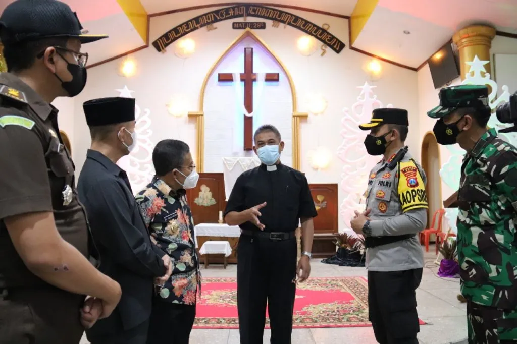 Kapolres Batu Bersama Wawali Cek Kesiapan 2 Gereja Jelang Nataru 2022