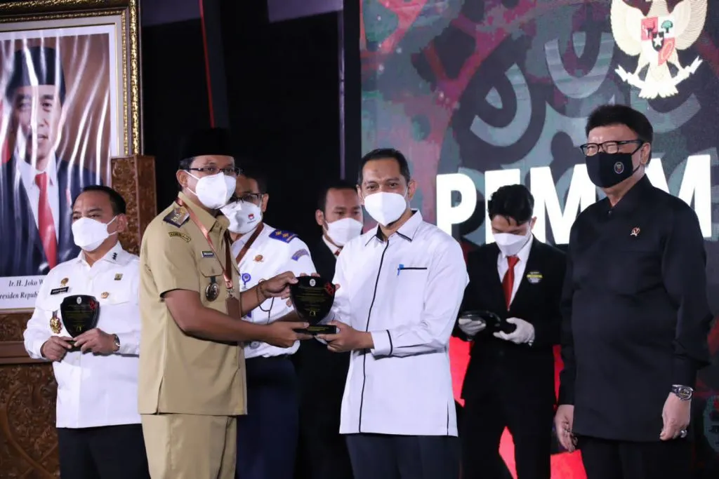Satu-Satunya Bupati, Gus Muhdlor Dianugerahi Pemimpin Perubahan Kementerian PAN-RB