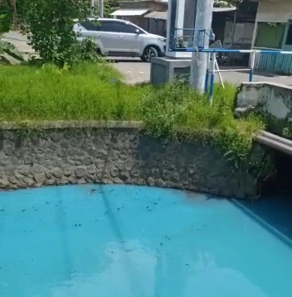 Sungai di Sidoarjo Berubah Warna Jadi Biru, Aktivis Lingkungan Kecam Pemerintah