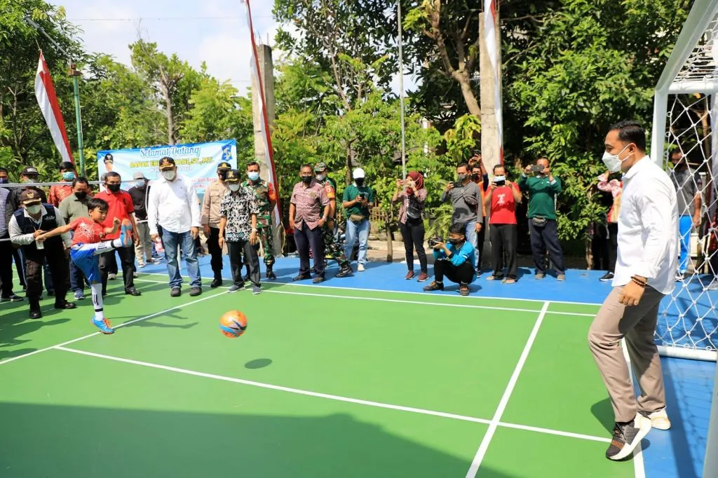Wali Kota Eri Resmikan Lapangan Olahraga, Kini Sudah Ada 573 Lapangan di Surabaya