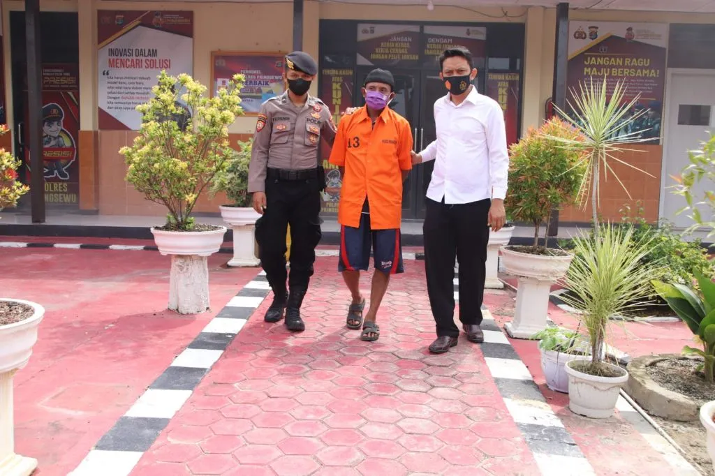 Polres Pringsewu Ringkus Pencuri Kayu Sonokeling di Hutan Lindung