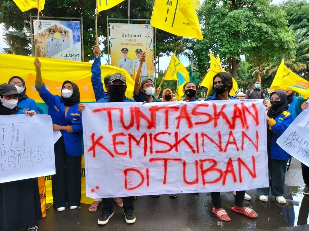 Geruduk Pemkab Tuban, PC PMII Tuban Nilai Bupati Tak Serius Tangani Kemiskinan