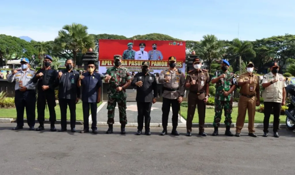 Pimpin Apel Pasukan Pamor Keris, Sutiaji Ingatkan Masyarakat Disiplin Prokes