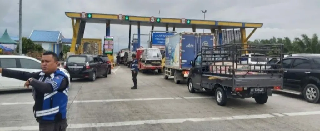 Jelang 2022, Volume Kendaraan di Beberapa Gerbang Tol Regional Meningkat