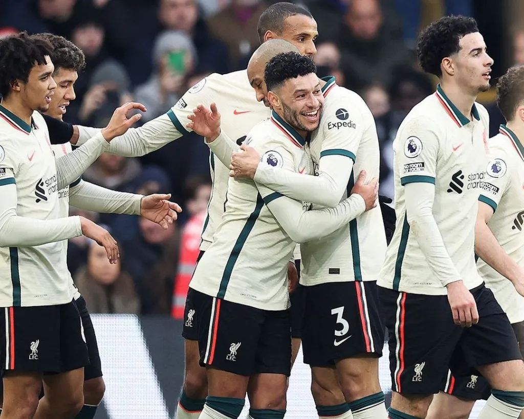 Kalahkan Crystal Palace 3-1, The Reds Ancam Posisi City