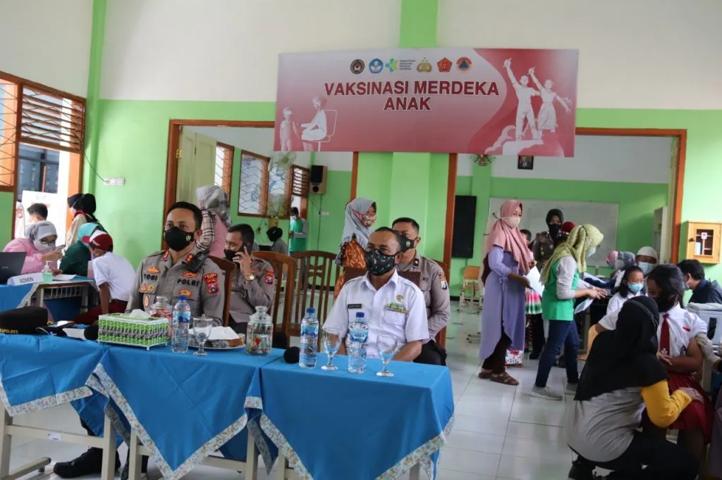 Kapolres Batu Ikuti Zoom Launching Vaksinasi Merdeka Anak