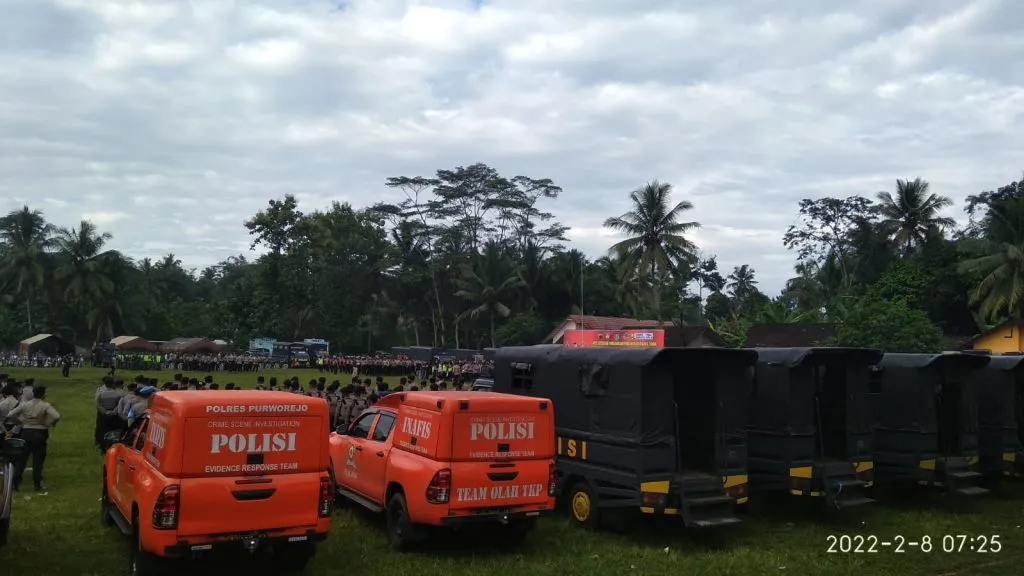 Desa Wadas Dikepung Ribuan Polisi Bersenjata Lengkap, Ada Apa?