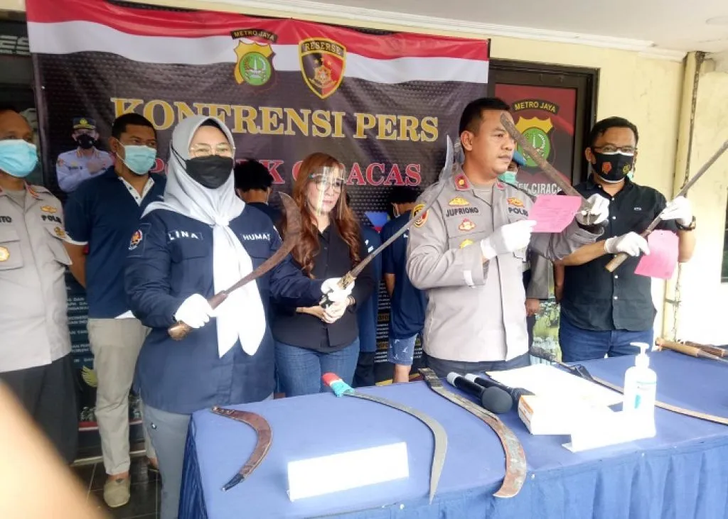 Satreskrim Polsek Ciracas Buru Dua Pelaku Pengeroyokan