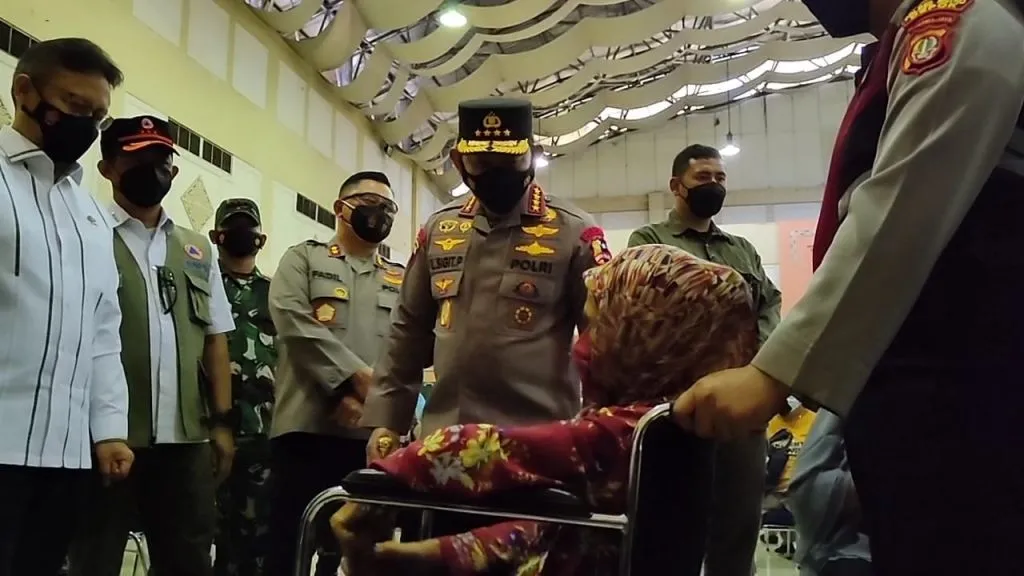 Menkes, Kapolri dan Kepala BNPB Tinjau Vaksinasi di Depok
