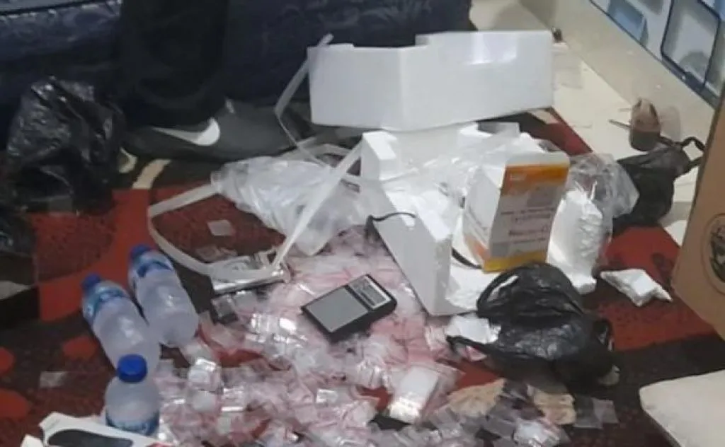 Kapolsek Palmerah Pimpin Langsung Gerebek Kampung Boncos, Lima Paket Sabu Diamankan